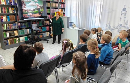 Пусть полюбят дети светлые страницы и улыбкой доброй озарятся лица!