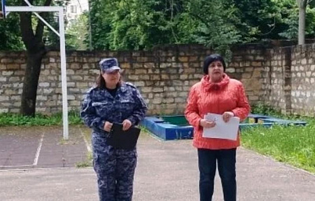 Пусть детство звонкое смеётся!